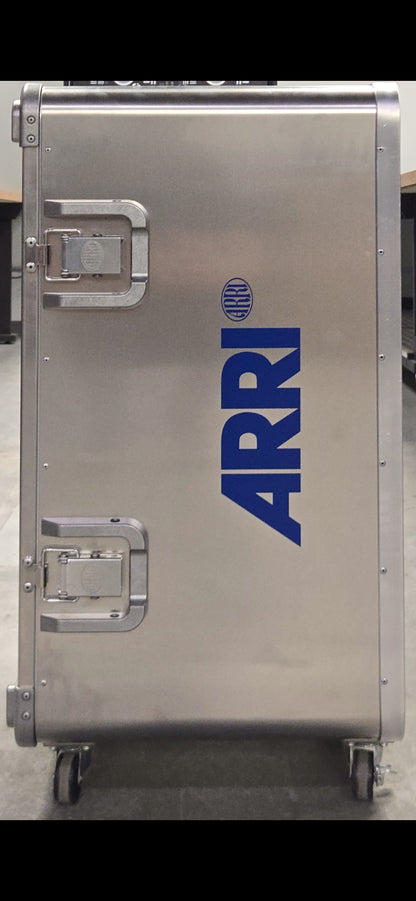 ARRI 65-300mm T2.8 Signature Zoom Lens with 1.7x Extender (ARRI LPL, Feet) (Demo)